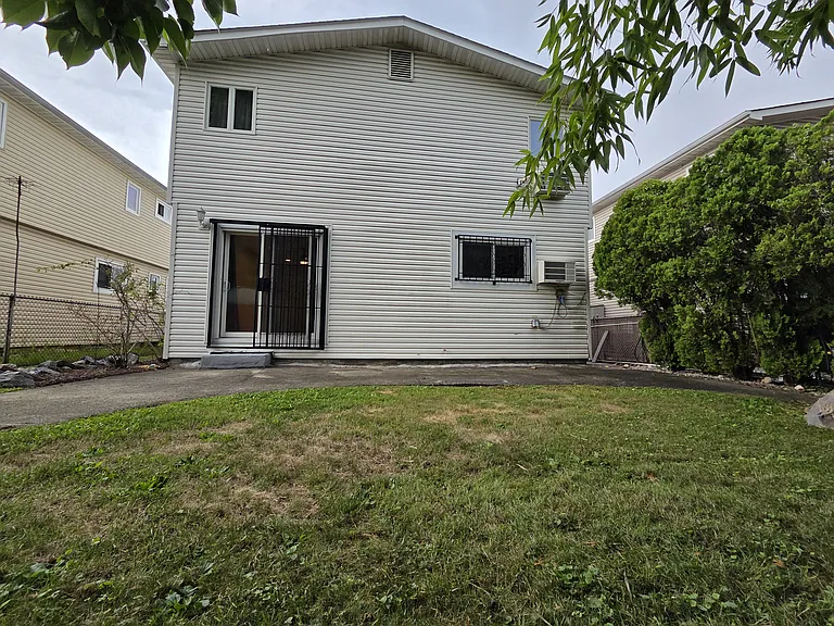 30 Amber St #2 — Photo 19