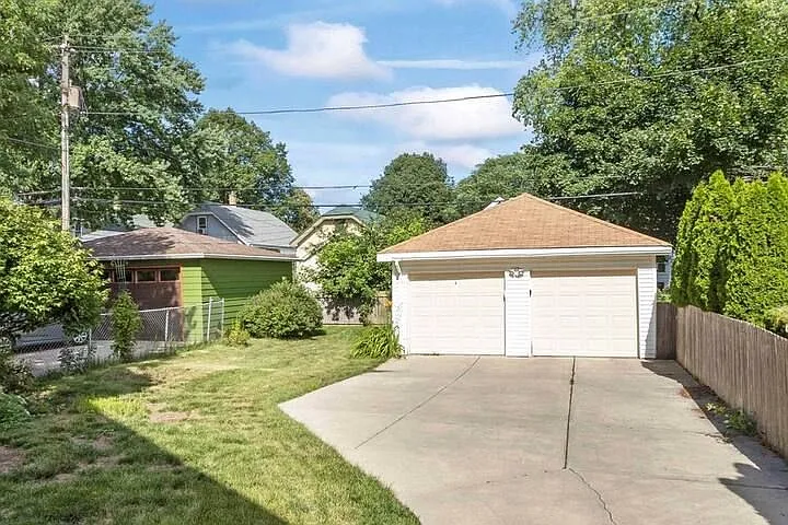 1 Garage Spot Included