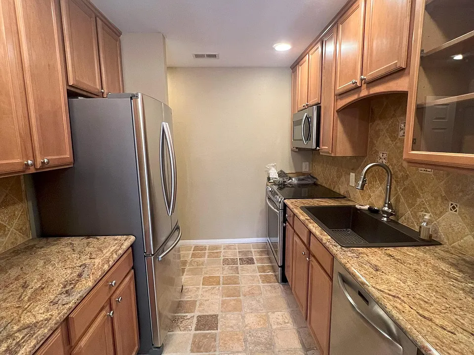 500 Woodside Oaks #3