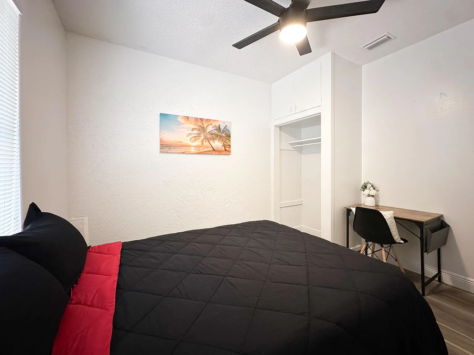 4 bed, 1.0 bath, 875 sqft, $849 — Photo 3