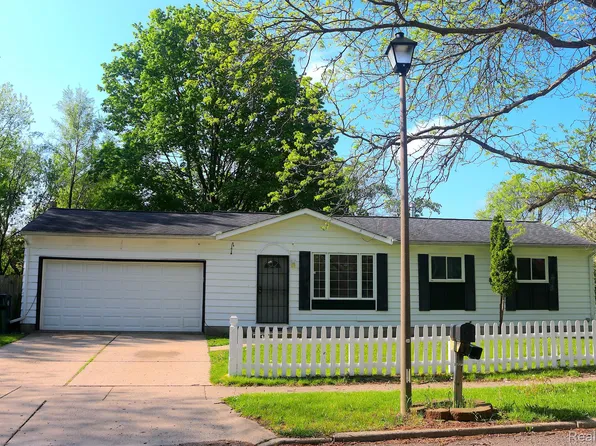 4053 Heathgate Dr, Lansing, MI 48911