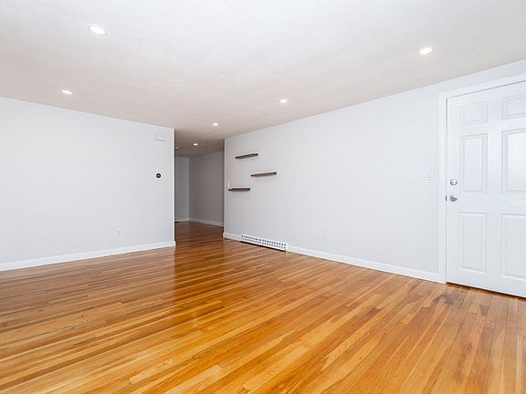 3rd image of 388 Crescent St Unit 1