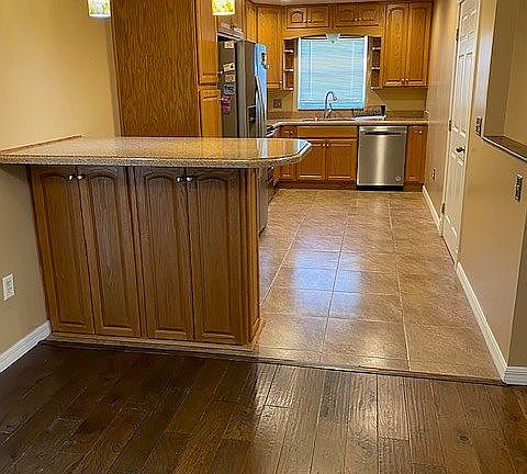 Kitchen and Breakfast Bar