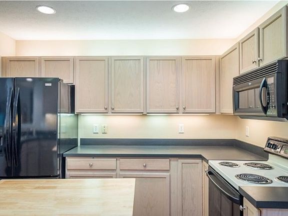 3rd image of 7266 Brookmeadow Dr