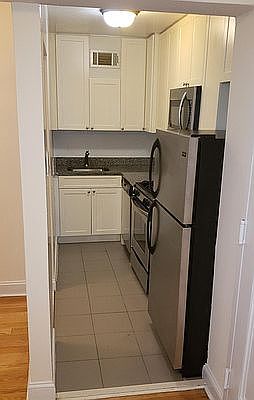4th image of 3135 Crescent St APT 5N