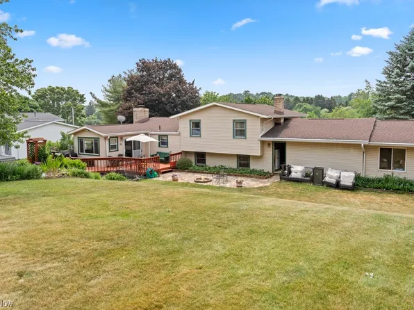 7308 Lake O Springs Ave NW, North Canton, OH 44720