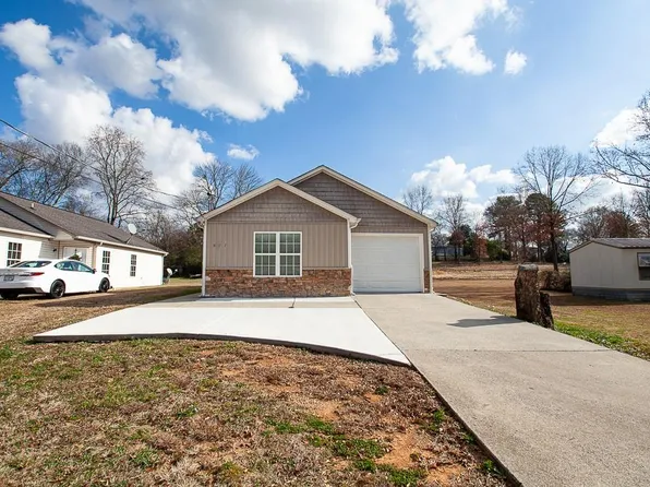 511 Circle Dr, Calhoun, GA 30701