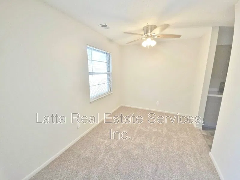 1 bed, 1.0 bath, $875 — Photo 3