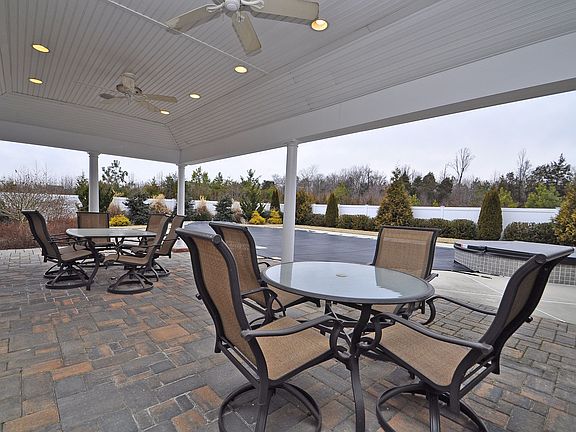 5th image of 20 Ivy Creek Ln