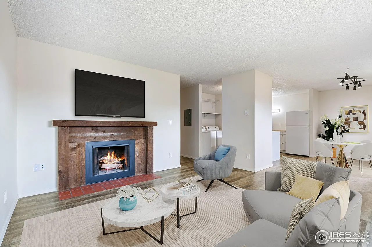 2 bed, 938 sqft, $1,595 — Photo 3