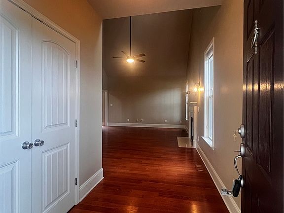 3rd image of 10 Cottswold Ln
