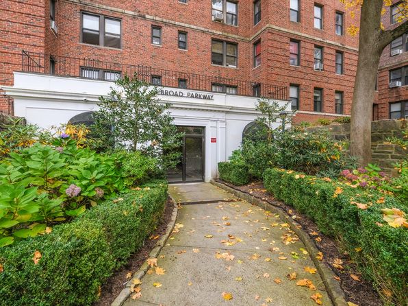 1 Broad Pkwy APT 4L