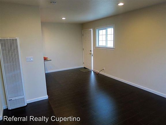 4th image of 1674 Ontario Dr APT 4