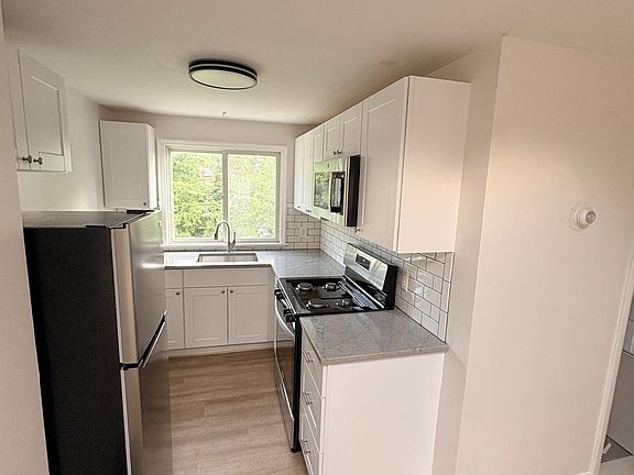 3rd image of 62 39th St #1