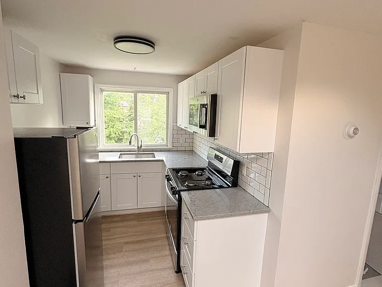 62 39th St #1 — Photo 3
