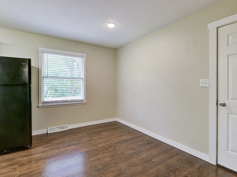 1137 W Main St — Photo 6