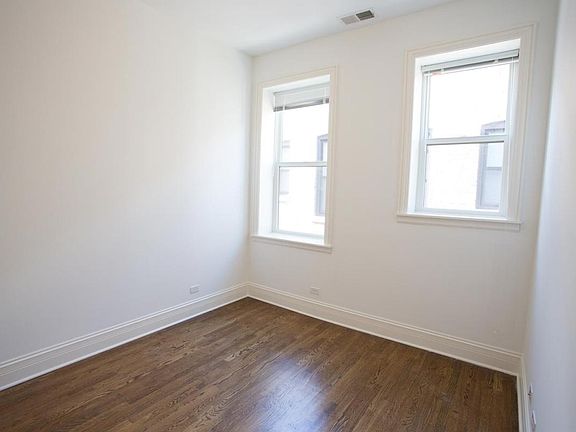 3rd image of 4850 S Drexel Blvd APT 405