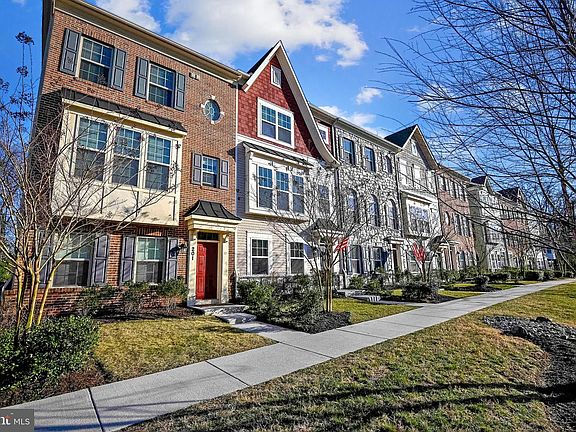 3rd image of 203 Vanguard Ln