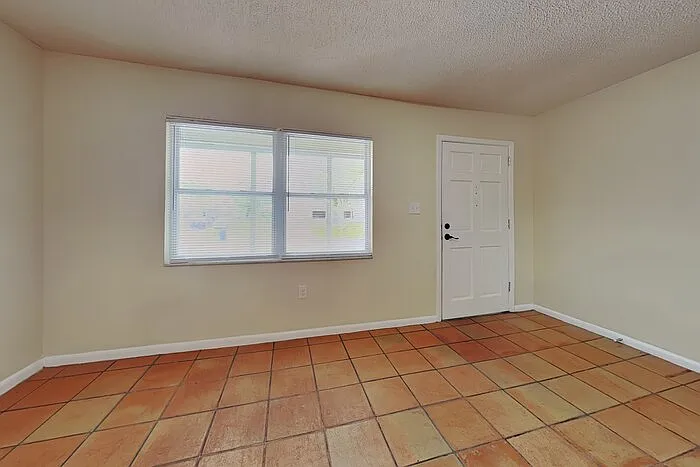 1175 Luke Ave — Photo 3