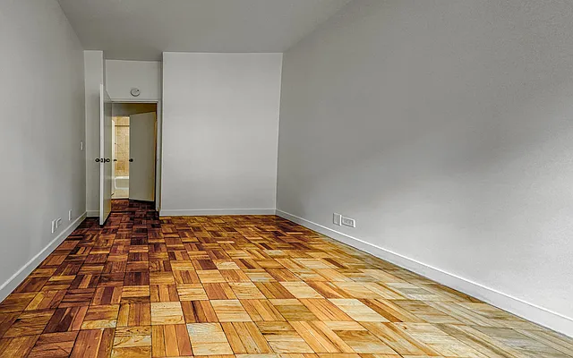 Rented by Manhattan Realty Group | media 11