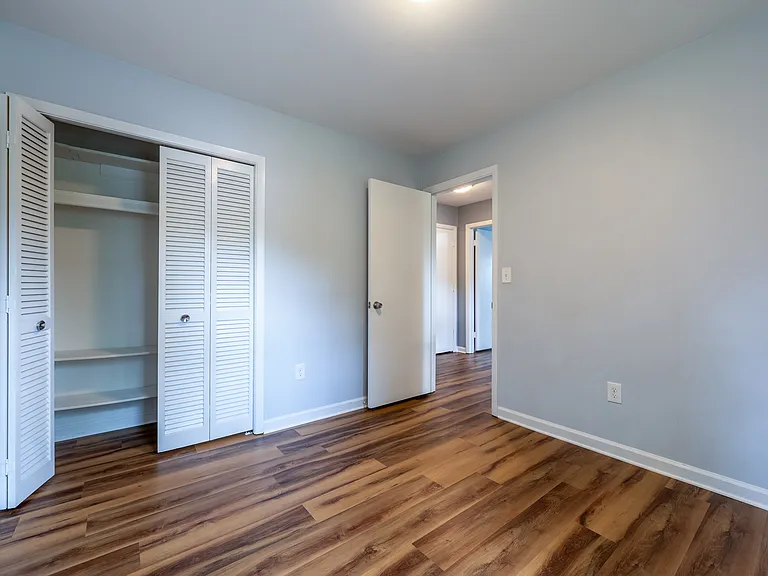 208 Huntington Ln — Photo 30