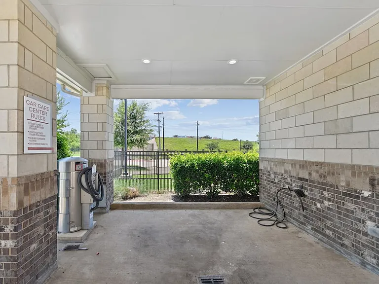 Car wash station