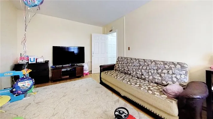 Sold by Remax Edge | media 33