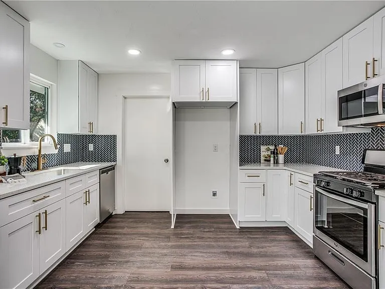 6220 Blarwood Dr — Photo 13