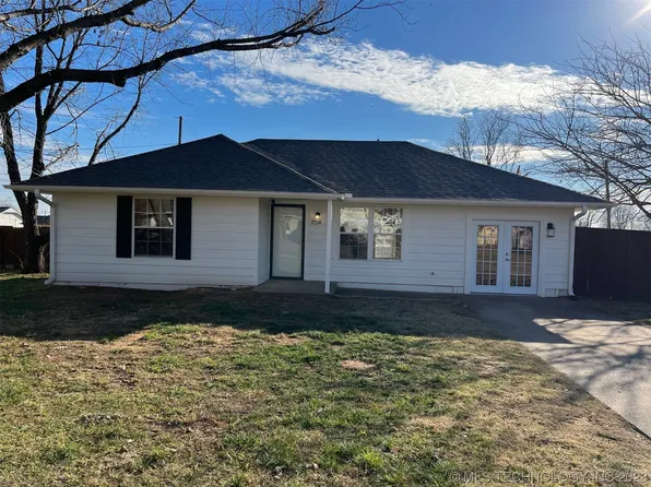 704 W 46th Pl, Sand Springs, OK 74063