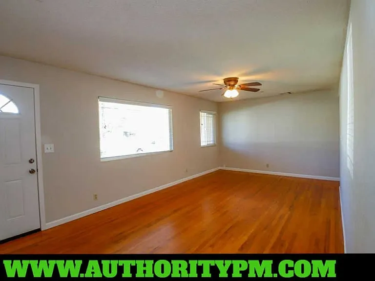 2129 Comet St — Photo 16