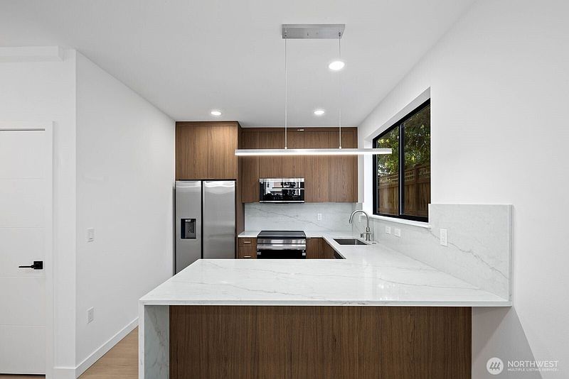 4th image of 3943 S Morgan Street #A