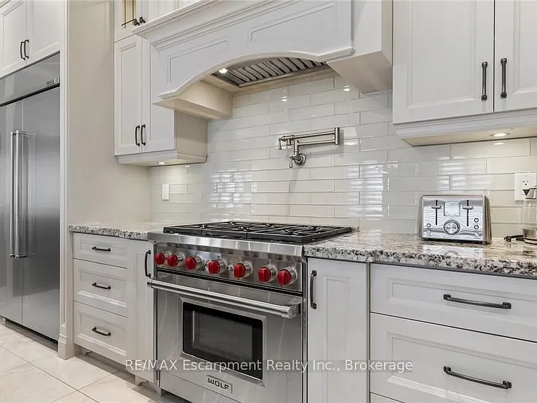 81 Brock St — Photo 29