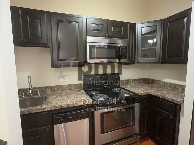 Indy Downtown Colonial Apartments — Photo 14