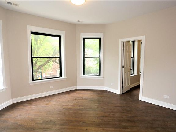 4th image of 2758 N Richmond St #2