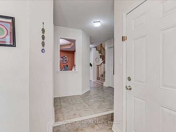 3rd image of 39 Jonesridge Dr