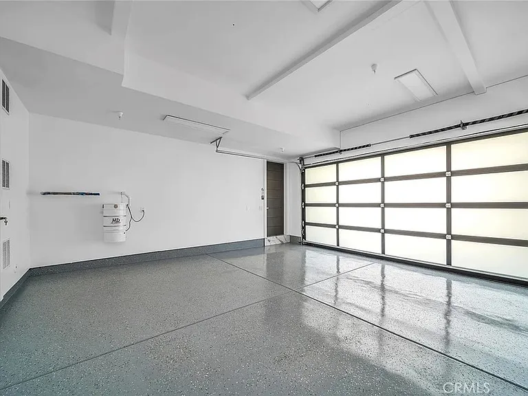 242 S Broadway — Photo 34