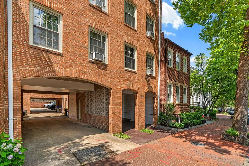 2515 P St NW, unit 201 — Photo 2