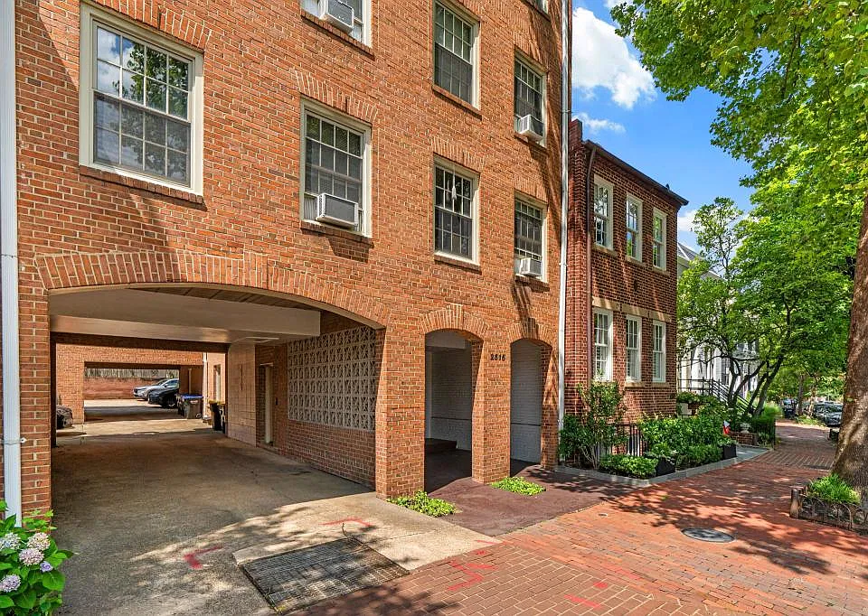2515 P St NW