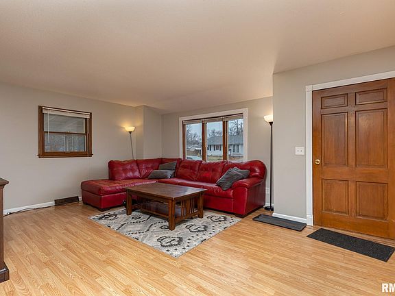 3rd image of 2619 Holly Dr