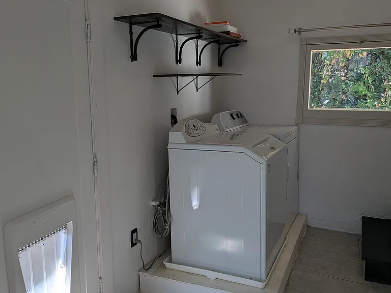 1549 Charleston Beach Rd W — Photo 12