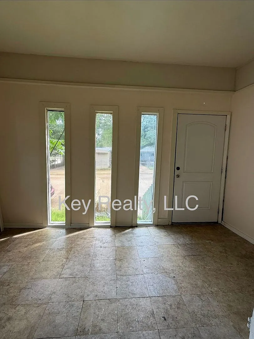 200 Reagan - Pineville, off Main St. — Photo 4