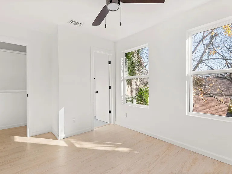 1005 Essex St #202 — Photo 13