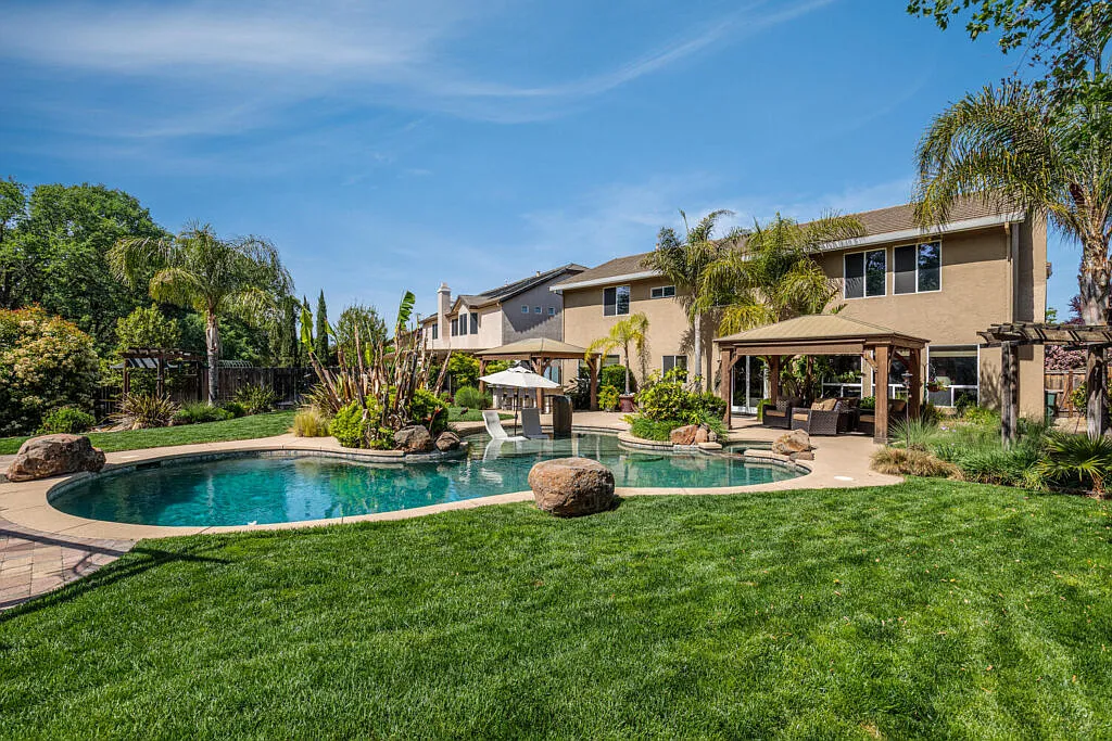 5 bed, 3715 sqft, $6,000 — Photo 4