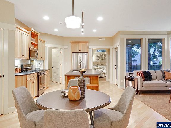 5th image of 1702 Schoolhouse Ct NW