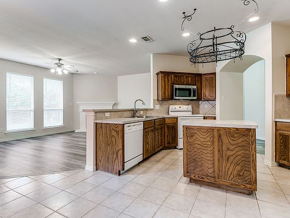 5th image of 2605 Silver Hill Dr