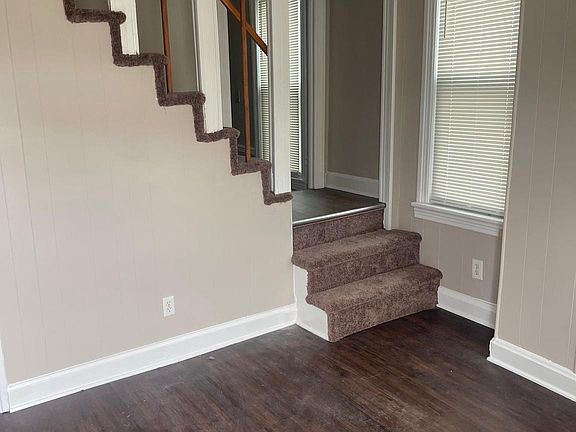 5th image of 206-208 East Ave
