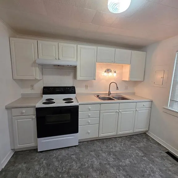 113 S Golding St — Photo 3