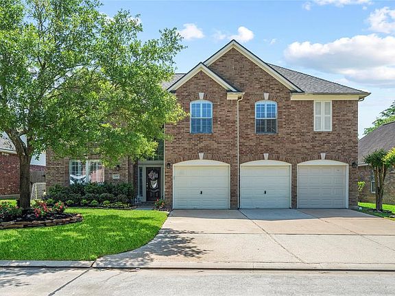 3 car garage with epoxy flooring and wide driveway make parking a breeze at this home!