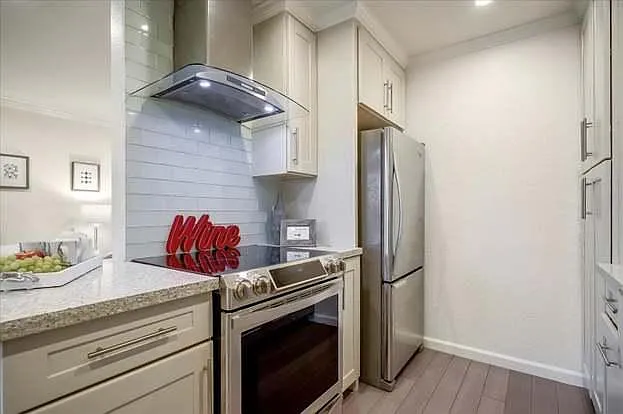 2025 California St #32 — Photo 1