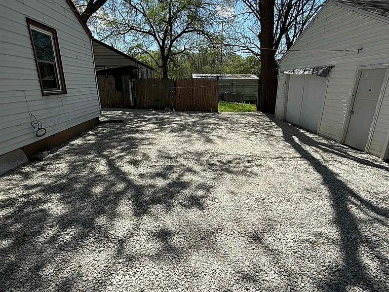 1703 N Valley Ave — Photo 30